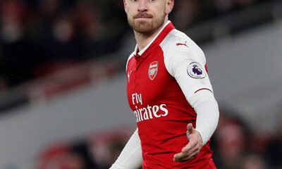 Aaron Ramsey, jogador de futebol galês, usando a camisa do Arsenal em partida pelo clube de Londres onde jogou a maior parte da carreira.