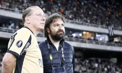 Dono da SAF Botafogo, John Textor, conversa com João Paulo Magalhães Lins, presidente do Botafogo de Futebol e Regatas