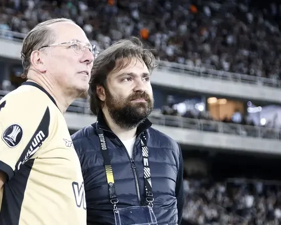 Dono da SAF Botafogo, John Textor, conversa com João Paulo Magalhães Lins, presidente do Botafogo de Futebol e Regatas